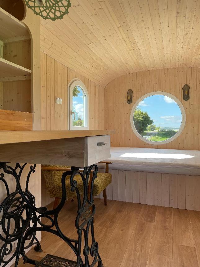 Glamping - Stylova Maringotka V Srdci Ladova Kraje, Pobliz Hlavniho Mesta Prahy Stribrna Skalice Exterior photo