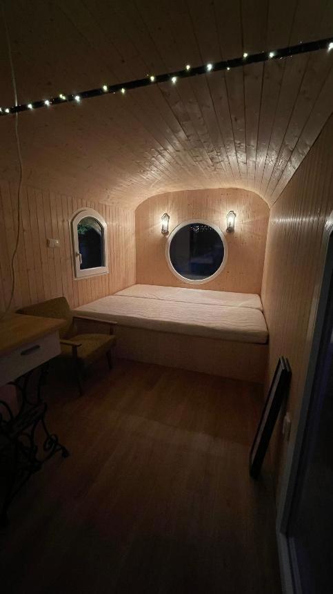 Glamping - Stylova Maringotka V Srdci Ladova Kraje, Pobliz Hlavniho Mesta Prahy Stribrna Skalice Exterior photo